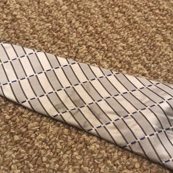 Ike Behar Silver patterned tie Handmade in USA - Picture 5 of 5